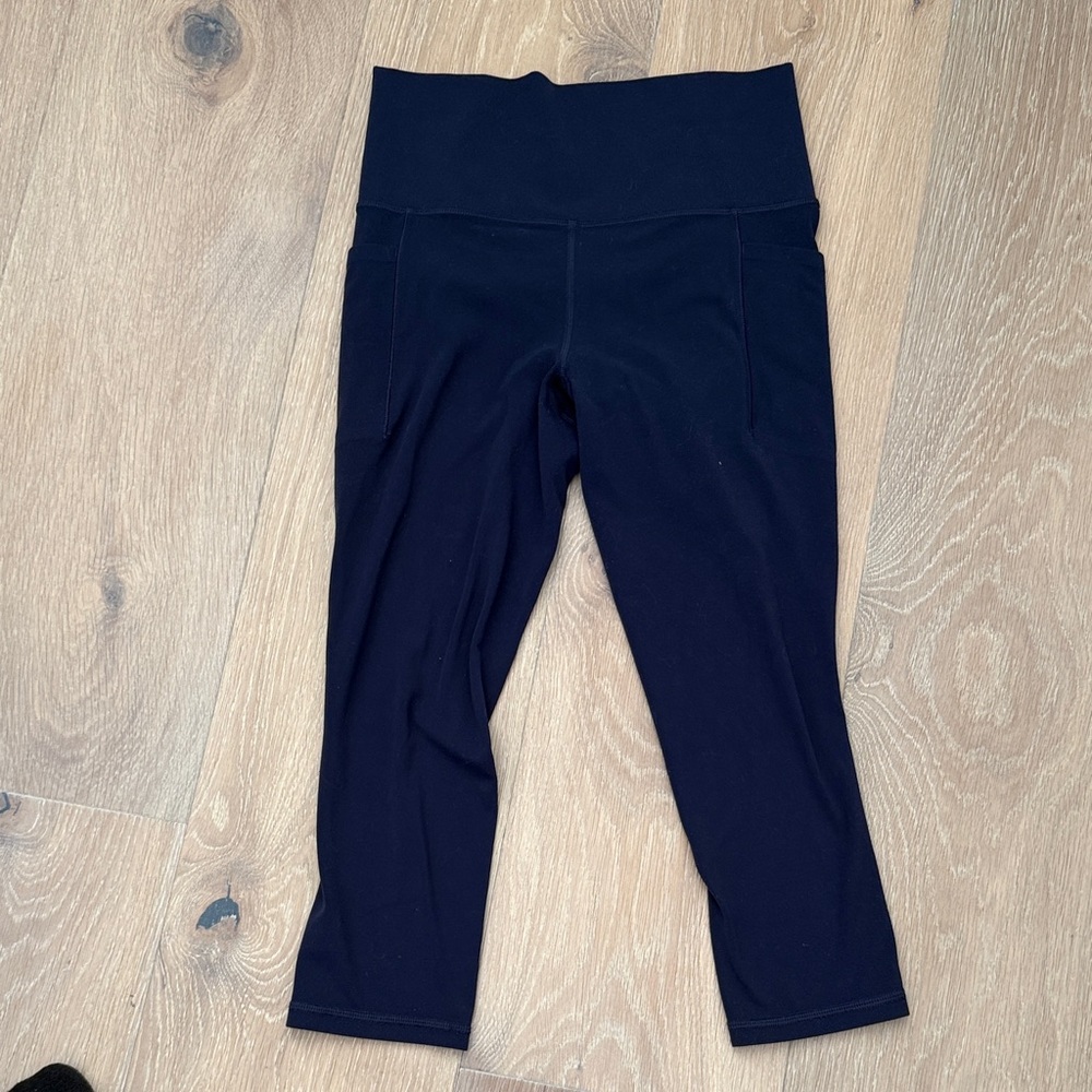 Athleta Navy Salutation Stash II Capri Leggings - Size Small